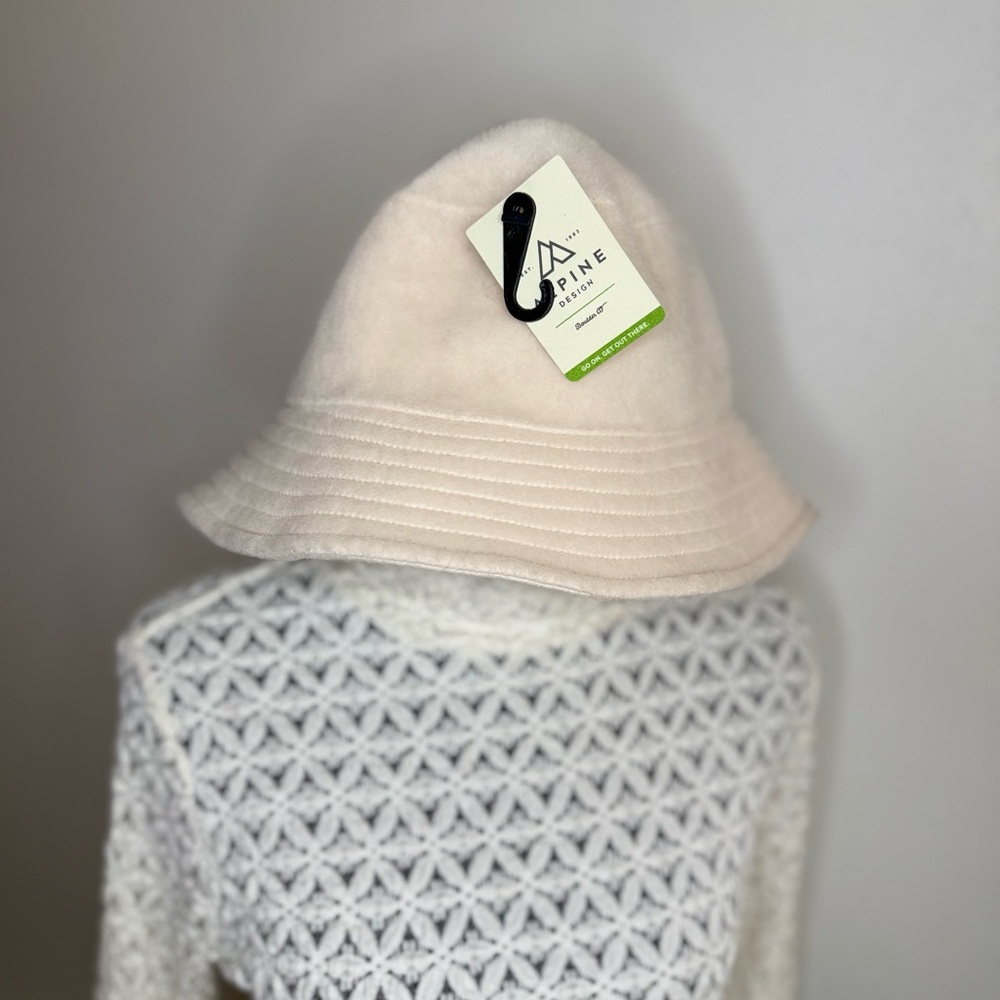Alpine Design Cream Fuzzy Bucket Hat NWT Soft Plush Winter